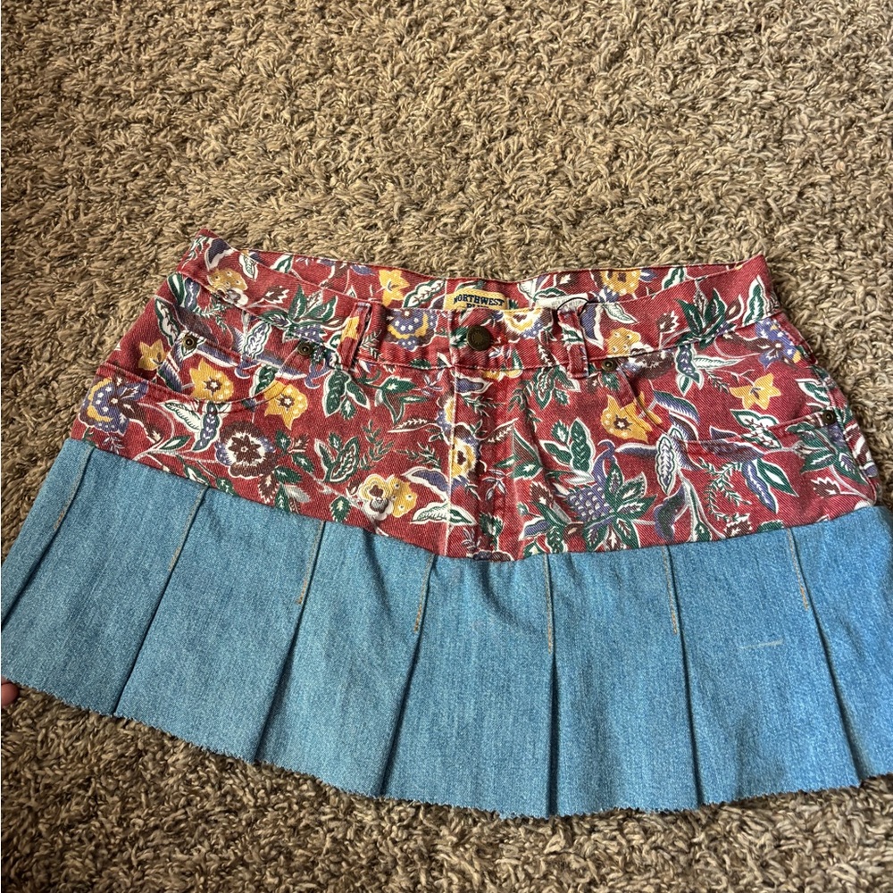 Northwest Blue pleated denim mini skirt! Waist size 31"